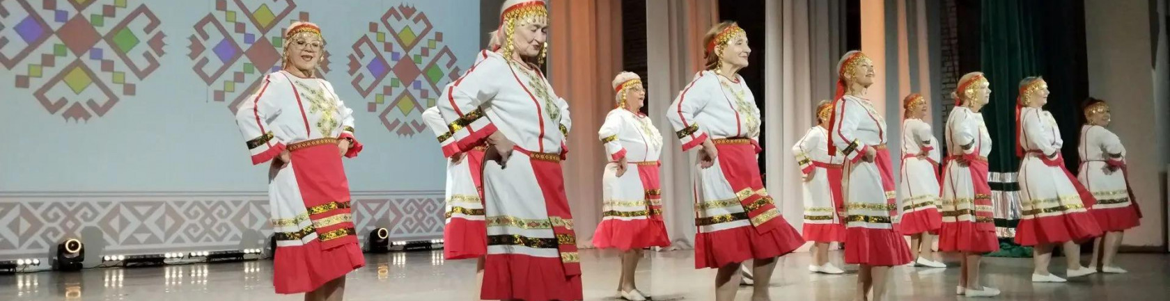 Общественники организовали концерт «Народные песни над Енисеем»